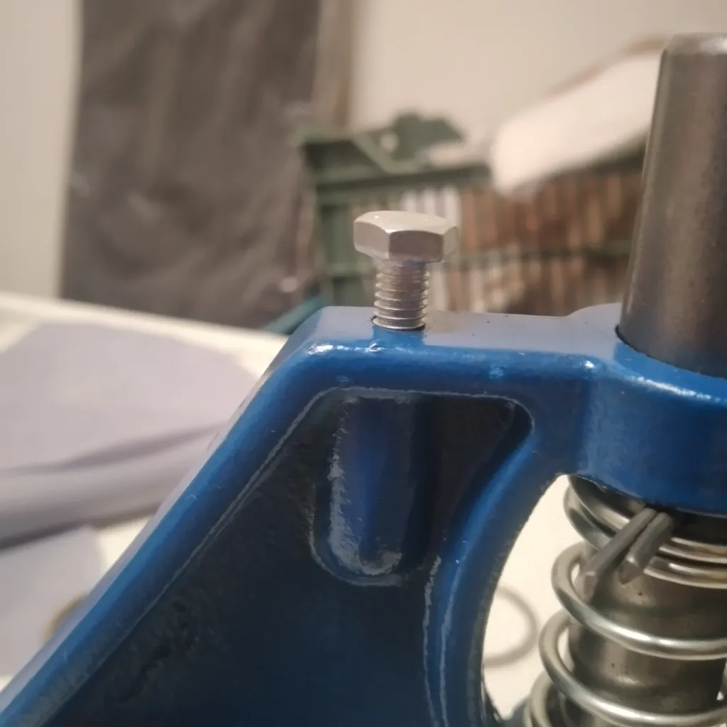 دستگاه پرس دکمه پگاه مدل 2600