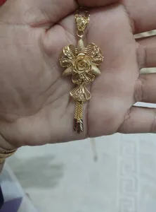 تجریه خرید آویز گردنبند طلا 18 عیار زنانه طلای مستجابی طرح گل بحرینی کد 9901