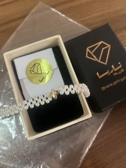 دستبند طلا 18 عیار زنانه با بند مهره‌ای ناریا مدل مروارید- چهار پر