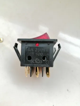 کلید سه پل مدل تک حالته چراغدار