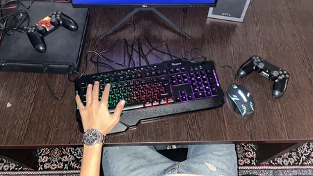 کیبورد و ماوس گیمینگ وریتی مدل V-KB6121GCW، سوییچ ممبران، Full-Size، نورپردازی LED RGB