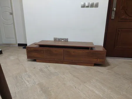 میز تلویزیون اسمردیس مدل TV103 مناسب برای تلویزیون تا 65 اینچ