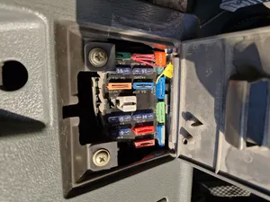 تجریه خرید کیت برق مستقیم دوربین خودرو سوِنتی مِی مدل UP02