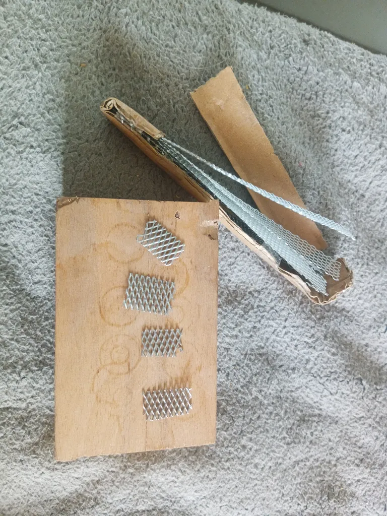 توری فلزی جوش پلاستیک مدل 2mm2 بسته 6 عددی