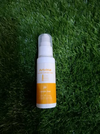 کرم ضد آفتاب بدون رنگ آرت وینا SPF 50 مدل Highly Effective ‌محافظ UVA ،UVB و PA+++، ضد حساسیت، ضد چروک و ضد پیری مناسب انواع پوست‌ حجم 50 میلی‌لیتر