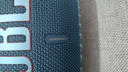 اسپیکر بلوتوثی قابل حمل جی بی ال مدل Charge 5