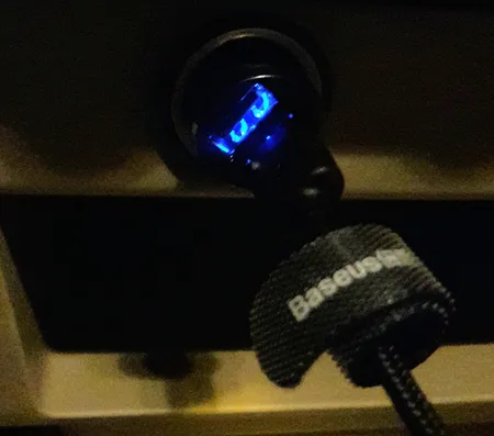 شارژر فندکی باسئوس مدل Grain