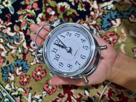 ساعت رومیزی مدل فلزی زنگ دار کد 001