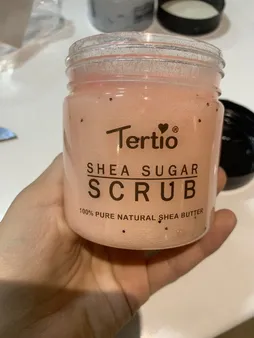 اسکراب لایه بردار پوست ترتیو مدل توت فرنگی شی باتر وزن 320 گرم