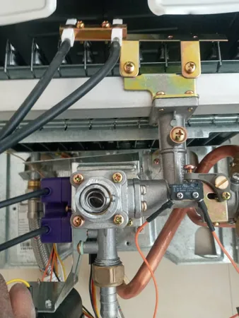 آبگرمکن دیواری بوتان مدل B3215i