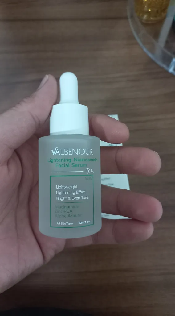 سرم روشن کننده والبنور مدل نیاسینامید و زینک مناسب برای انواع پوست حجم 30 میلی لیتر