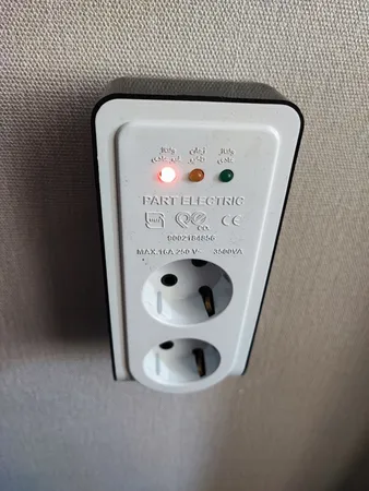 محافظ ولتاژ پارت الکتریک مدل PE-2834