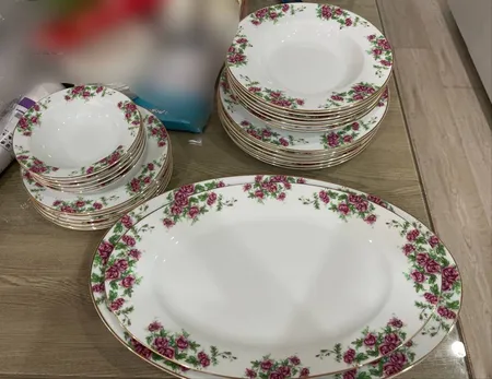 سرویس غذاخوری 28 پارچه 6 نفر چینی زرین ایران مدل ایتالیا اف بیدگل درجه عالی