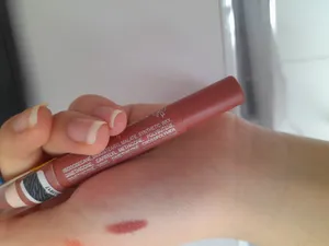 تجریه خرید رژ لب مدادی لچیک شماره 04