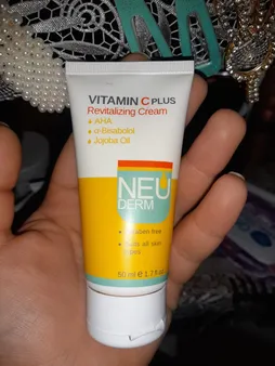 کرم روشن کننده نئودرم مدل Vitamin C Plus حجم 50 میلی لیتر
