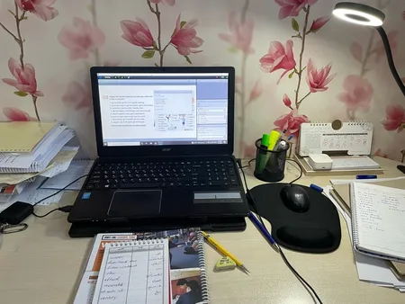 چراغ مطالعه مدل Uni Light