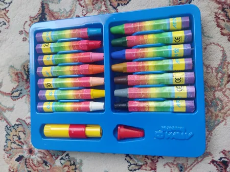 مداد شمعی 12 رنگ آریا مدل Aa
