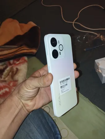 گوشی موبایل وکال مدل V1 Plus دو سیم کارت ظرفیت 128 گیگابایت و رم 4 گیگابایت