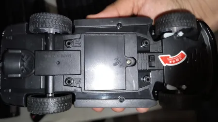 ماشین بازی چه ژی مدل فلزی 6 درب بازشو تویوتا دودزا