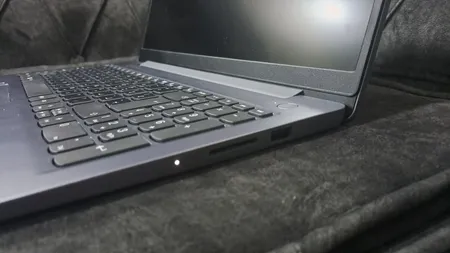 لپ تاپ 15.6 اینچی لنوو مدل IdeaPad Slim 3 15IRU8-i3 1305U-8GB LPDDR5-256GB SSD-TN