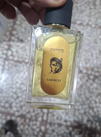 ادو پرفیوم مردانه مومیا مدل تام ولف کهربا با رایحه تلخ و گرم حجم 50 میلی لیتر