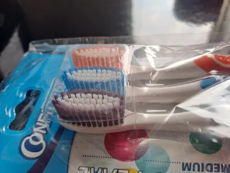 مسواک کانفیدنت مدل Promo Pearl با برس متوسط بسته 3 عددی