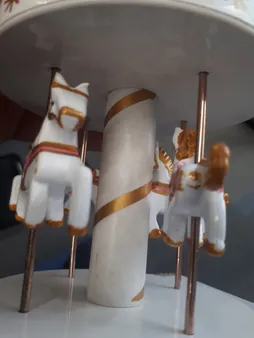 اسب موزیکال شیانچی طرح چرخ و فلک