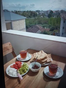 تجریه خرید میز و صندلی ناهاخوری 2 نفره مدل تاشو چوبی