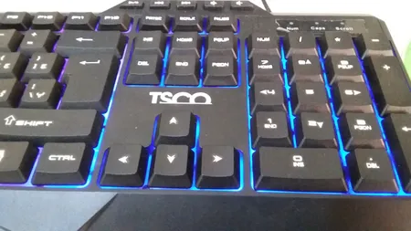 کیبورد تسکو مدل TK 8019، سوئیچ ممبران، Full-size، نورپردازی LED RGB