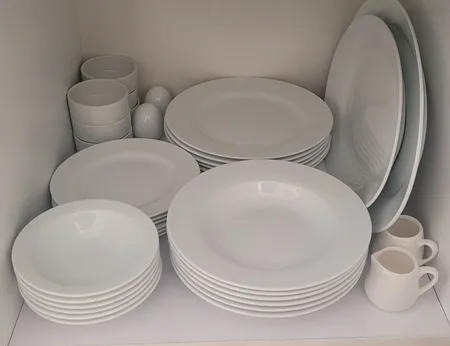 سرویس غذاخوری 28 پارچه 6 نفر چینی زرین ایران مدل White 2 سری ایتالیا اف درجه عالی