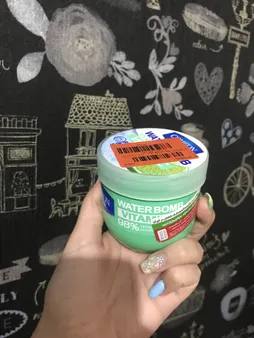 کرم آبرسان کامان سری واتربمب مدل VITAMIN C حجم 200 میلی‌لیتر