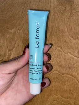 کرم ترمیم کننده پوست لافارر مدل سوکرانیکا حجم 30 میلی لیتر