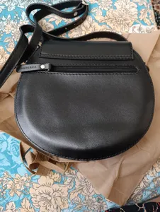 تجریه خرید کیف دوشی زنانه چرم بارثاوا مدل 1356