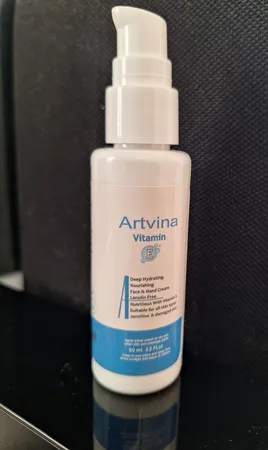 کرم آبرسان دست و صورت آرت وینا مدل ویتامین E مناسب انواع پوست حجم 50 میلی لیتر