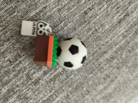 فلش مموری طرح توپ فوتبال مدل Ultita -FB02 ظرفیت 64 گیگابایت