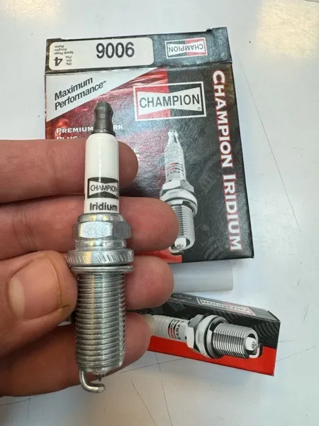 شمع خودرو ایریدیوم سوزنی چمپیون مدل9006 پایه بلند