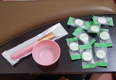 قرص ماسک ورقه ای چیکا مدل 88 مجموعه 8 عددی به همراه قلم مو و ظرف