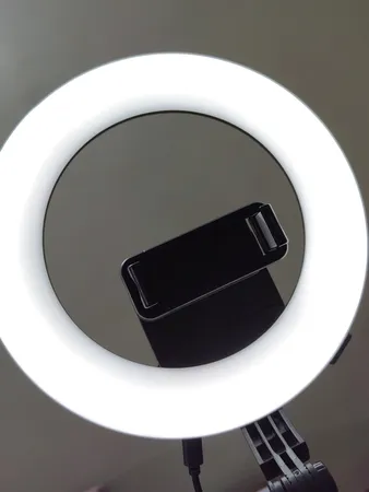 رینگ لایت یوسمز مدل zb241