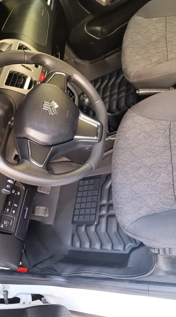 کفپوش پنج بعدی خودرو زرین فرش مدل A.M مناسب برای کوییک به همراه کفپوش صندوق خودرو