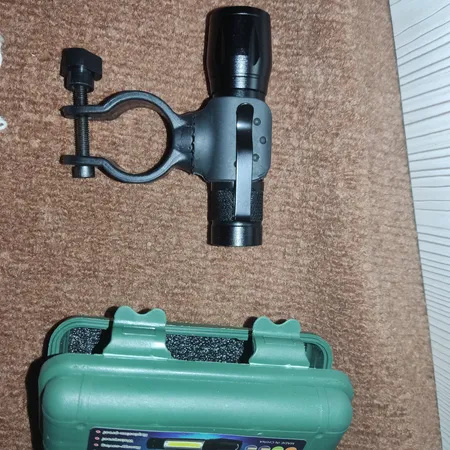 چراغ قوه دستی مدل پلیس با نور مهتابی