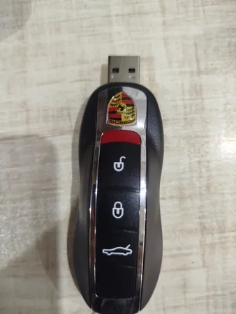 فلش مموری طرح ریموت پورشه مدل Ul -PR01 ظرفیت 64گیگابایت