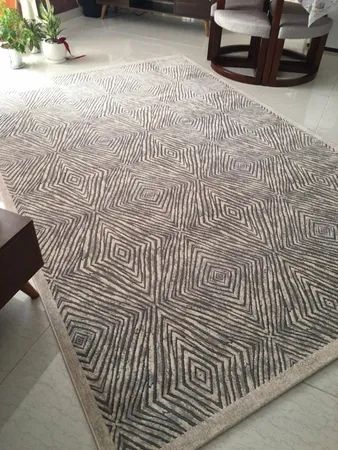 فرش ماشینی طرح پلاتینیوم کد 5005 زمینه طوسی