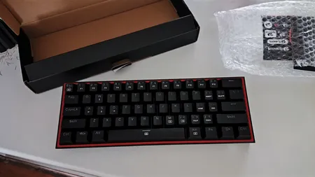 کیبورد گیمینگ ردراگون مدل K617 FIZZ، سوییچ مکانیکال قرمز، Tenkeyless، نورپردازی RGB