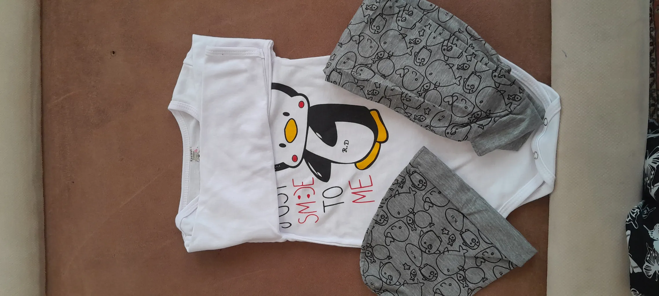 ست 3 تکه لباس نوزادی طرح پنگوئن کد 003