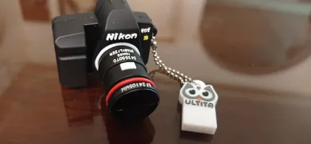 فلش مموری طرح دوربین عکاسی نیکون مدل Ul-CN02 ظرفیت 32 گیگابایت