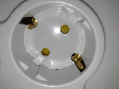 محافظ ولتاژ پارت الکتریک مدل PE8802