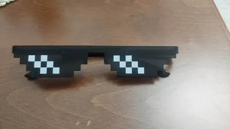 عینک مدل Thug Life