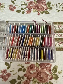 نخ گلدوزی پنگوئن مدل بوبین دار کد NPB60 بسته 60 عددی