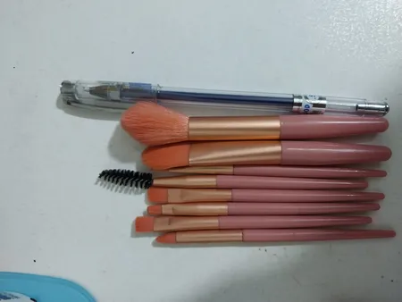 برس آرایشی مدل نئونی کد a-700 مجموعه 8 عددی