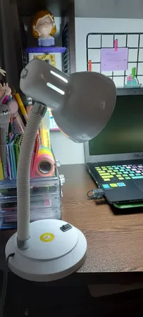 چراغ مطالعه کد R771